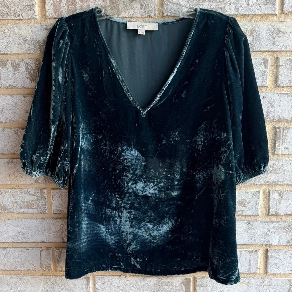 Loft Short Puff Sleeve V-Neck Gray/Green Velour T-Shirt Women's Size M